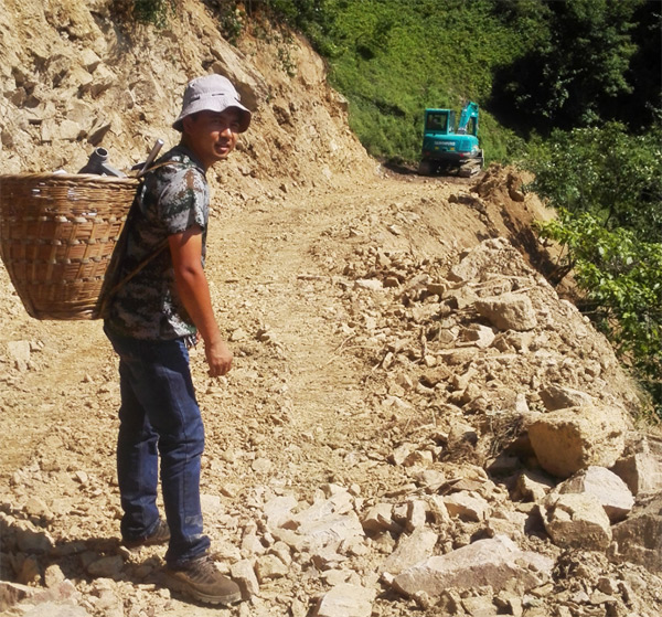 他们，用小小背篓背出米兰网址大情怀