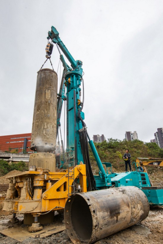 喜讯！米兰网址智能SWRC170自行式全回转全套管钻机获湖南省首台(套)重大技术装备产品奖励！