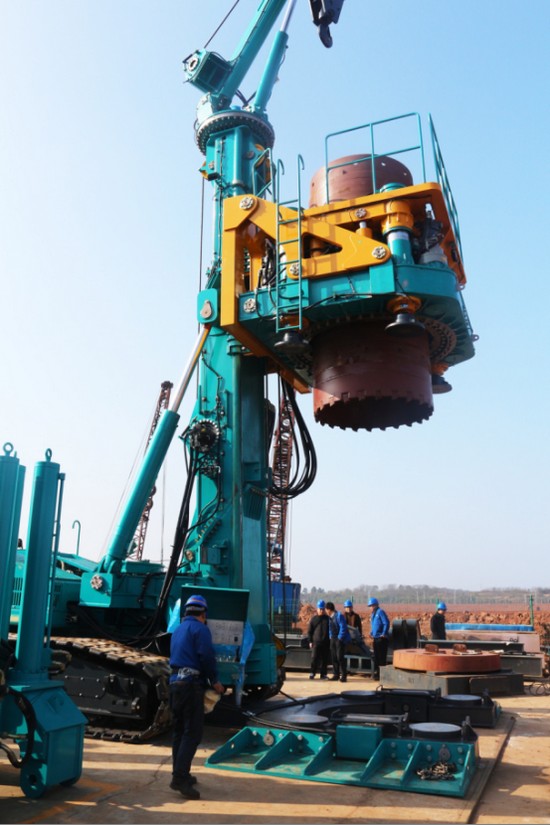 喜讯！米兰网址智能SWRC170自行式全回转全套管钻机获湖南省首台(套)重大技术装备产品奖励！