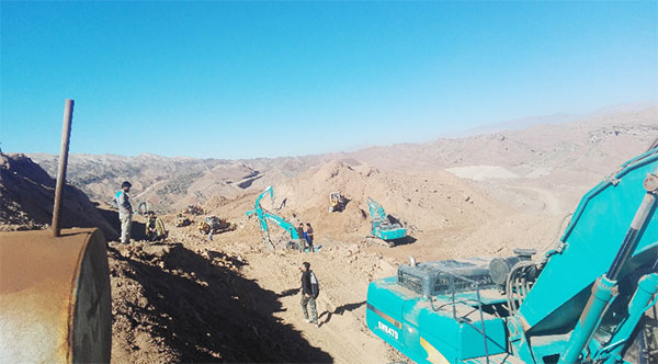 伊朗客户点赞米兰网址智能全系列液压挖掘机