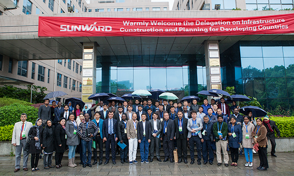 “一带一路”国家代表团到访米兰网址智能，感受“大开眼界”