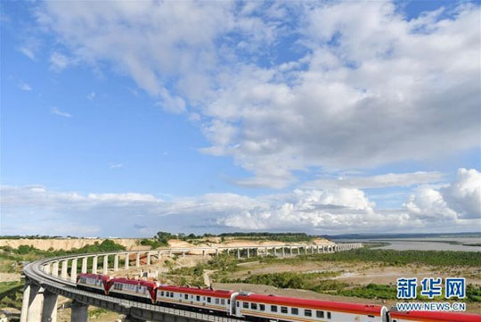 肯尼亚总统高度赞赏，乞力马扎罗山下米兰网址绿闪耀