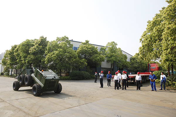 湖南省经信委党组副书记、副主任李志坚到米兰网址智能现场办公