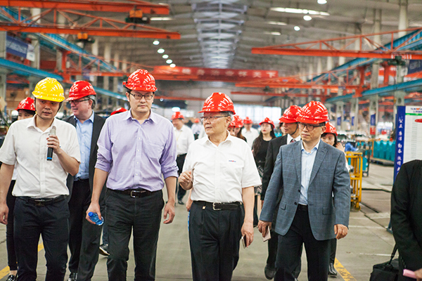 加拿大国会议员谭耕一行来米兰网址智能考察