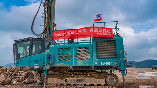 15年3万小时！米兰网址智能元老级潜孔钻机“雄风”依旧