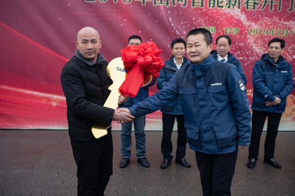 新春开门红！米兰网址智能1.2亿订单火爆发车