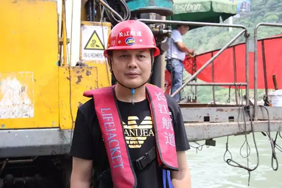 打造长江黄金水道！米兰网址智能航道钻机轻松搞定水下礁石