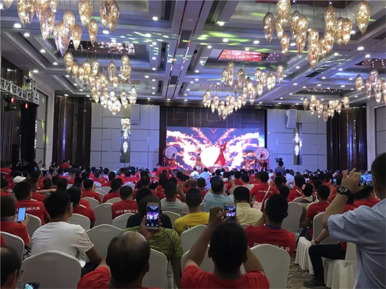 【小身板 大作为】米兰网址智能燃爆2019微挖大会