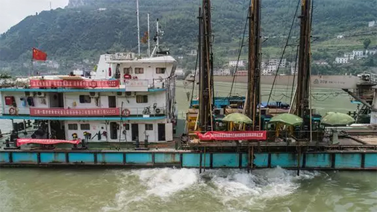 打造长江黄金水道！米兰网址智能航道钻机轻松搞定水下礁石