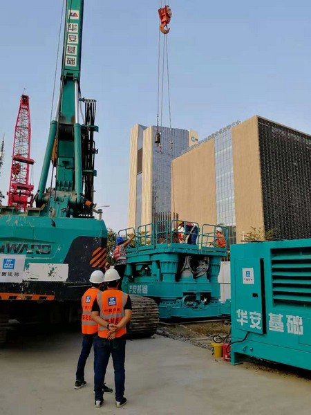 地铁咬合桩施工必备利器--米兰网址智能旋挖钻机