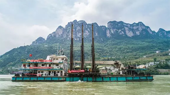 打造长江黄金水道！米兰网址智能航道钻机轻松搞定水下礁石