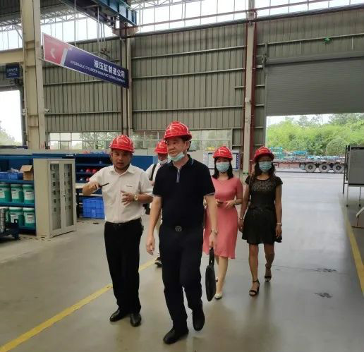 东莞客人考察米兰网址智能高空作业设备