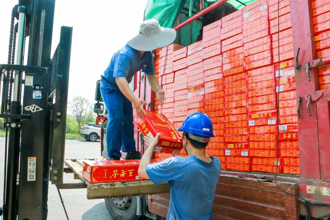 情系职工送清凉，殷切关怀鼓干劲——米兰网址智能开展夏季送清凉活动