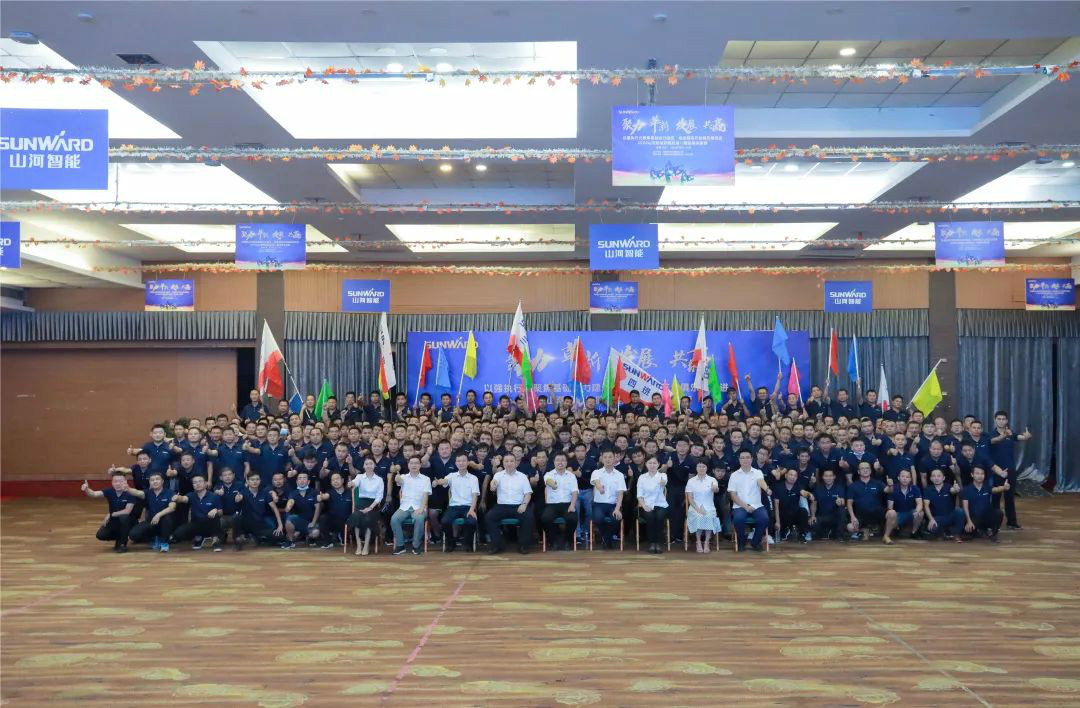 向挖掘机万台俱乐部迈进——米兰网址智能2020年度挖掘机营销训练营开营