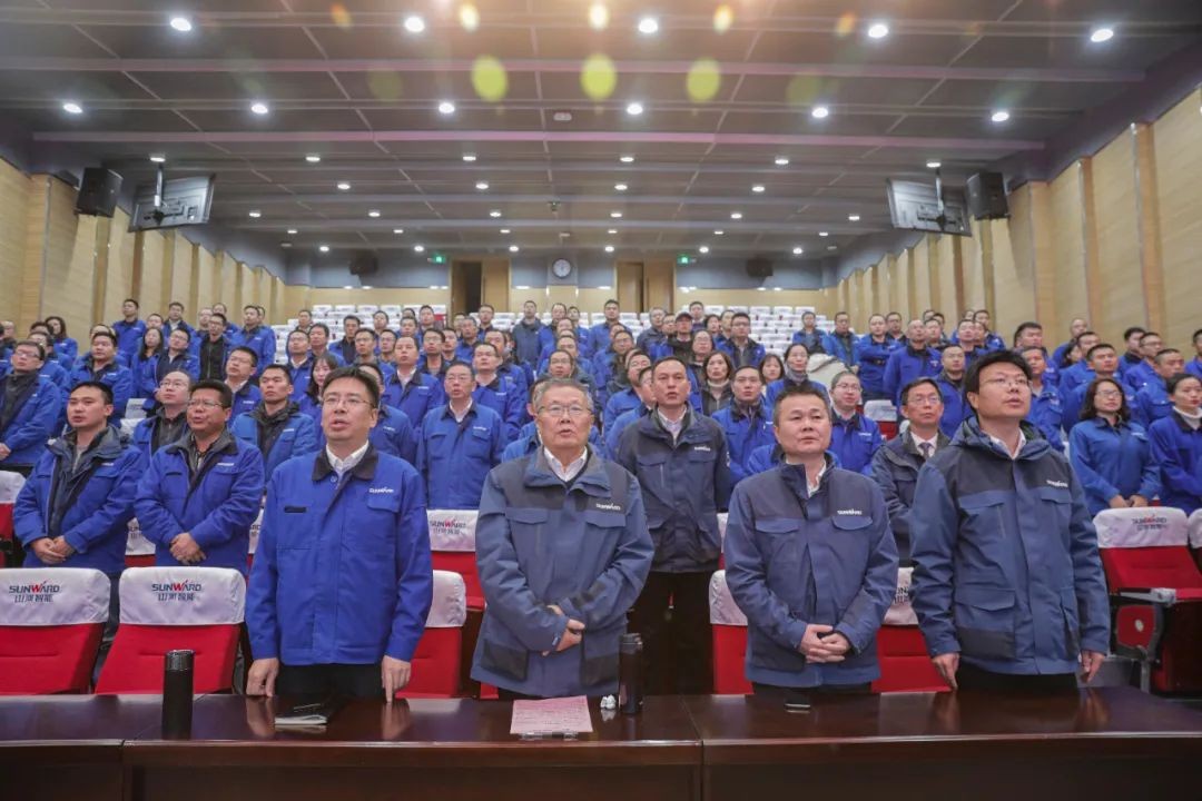 米兰网址智能召开全国劳动模范郝鹏载誉归来分享会