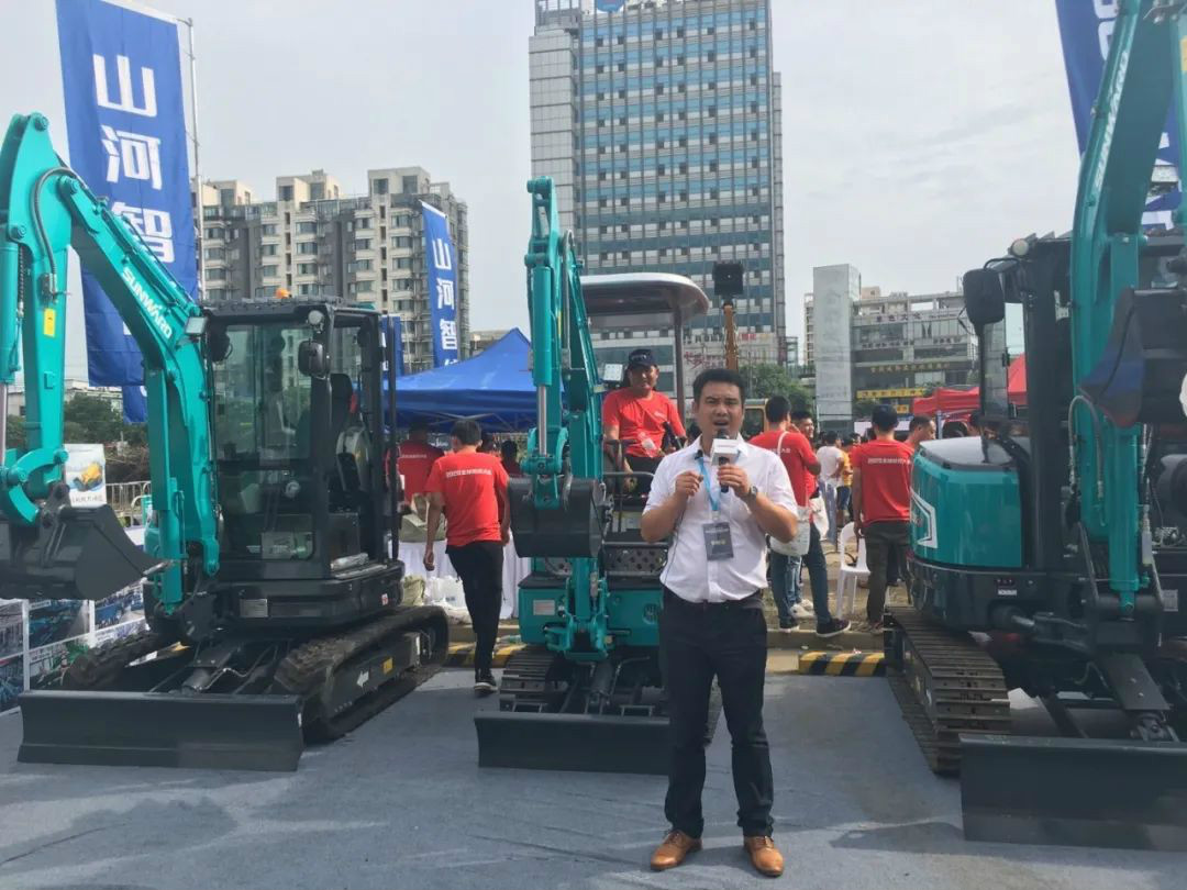 2020全球微挖大会 米兰网址智能精品微挖赢得满堂彩