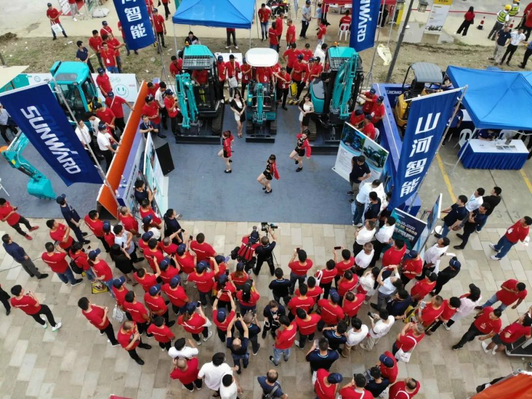 2020全球微挖大会 米兰网址智能精品微挖赢得满堂彩