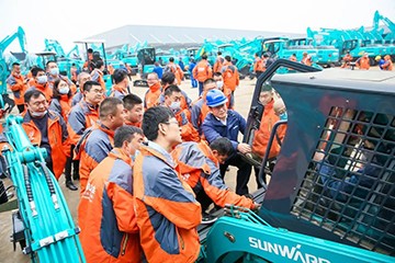 大国重器 壮哉米兰网址！机友会微挖用户米兰网址智能体验日