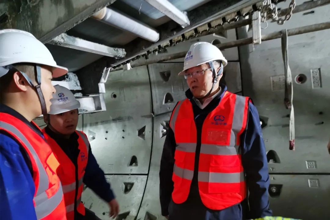 何清华亲临中铁米兰网址盾构施工项目指导工作