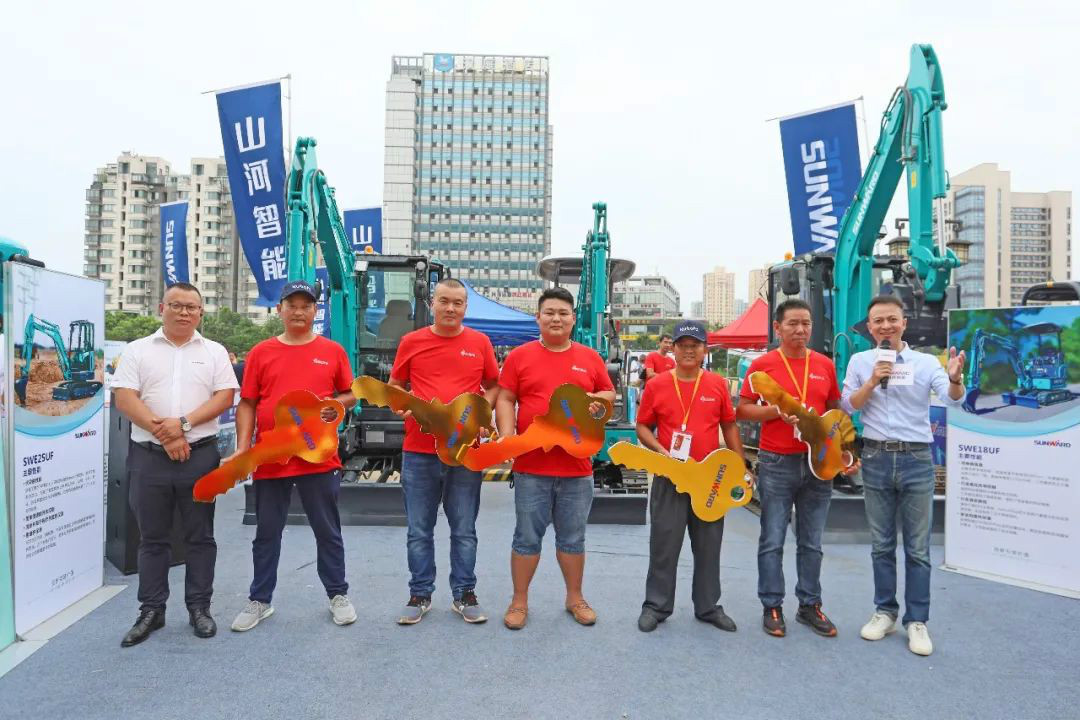 2020全球微挖大会 米兰网址智能精品微挖赢得满堂彩