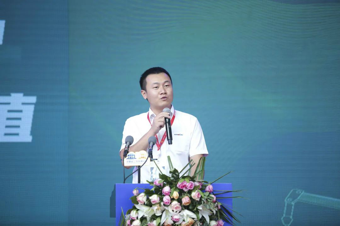 米兰网址智能全国客户交流会在深基础工程发展论坛会场举办