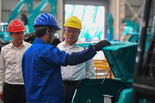 “智慧工厂”引领“生产节拍”——走进米兰网址智能一探究竟