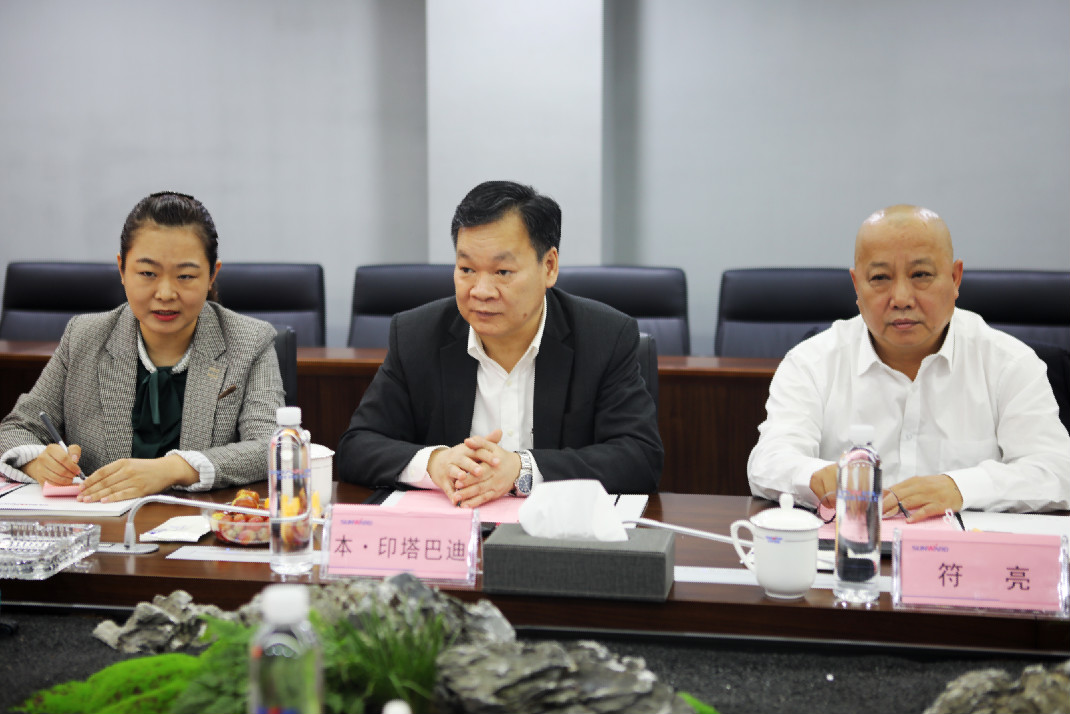 老挝长沙总领事本·印塔巴迪考察米兰网址智能