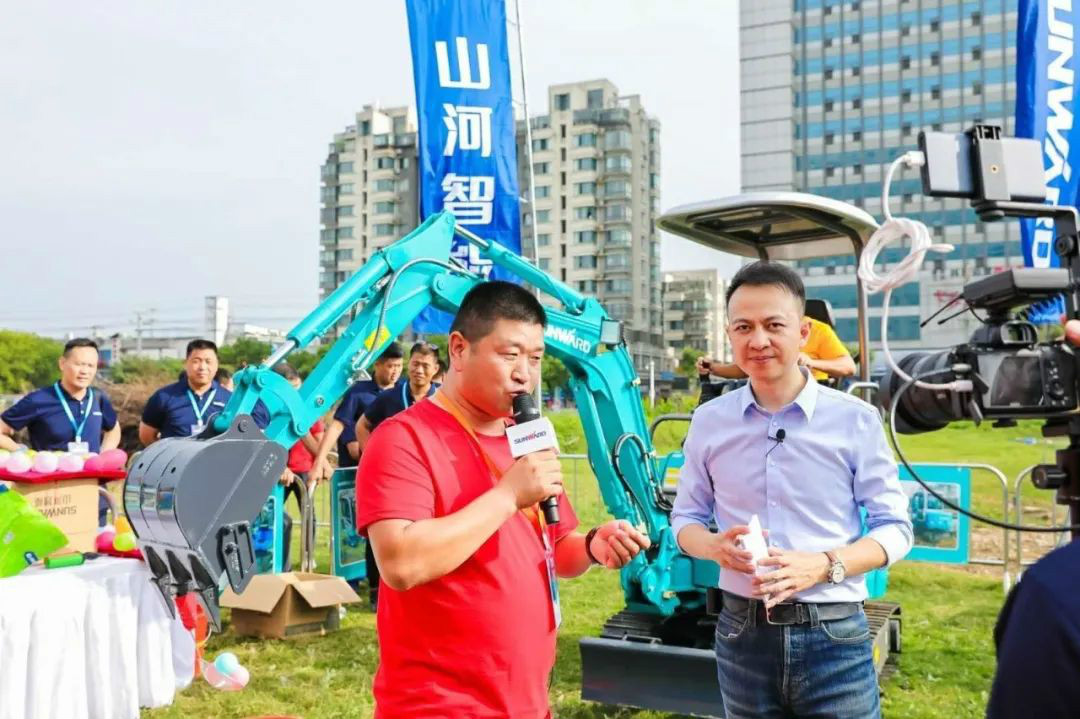 2020全球微挖大会 米兰网址智能精品微挖赢得满堂彩