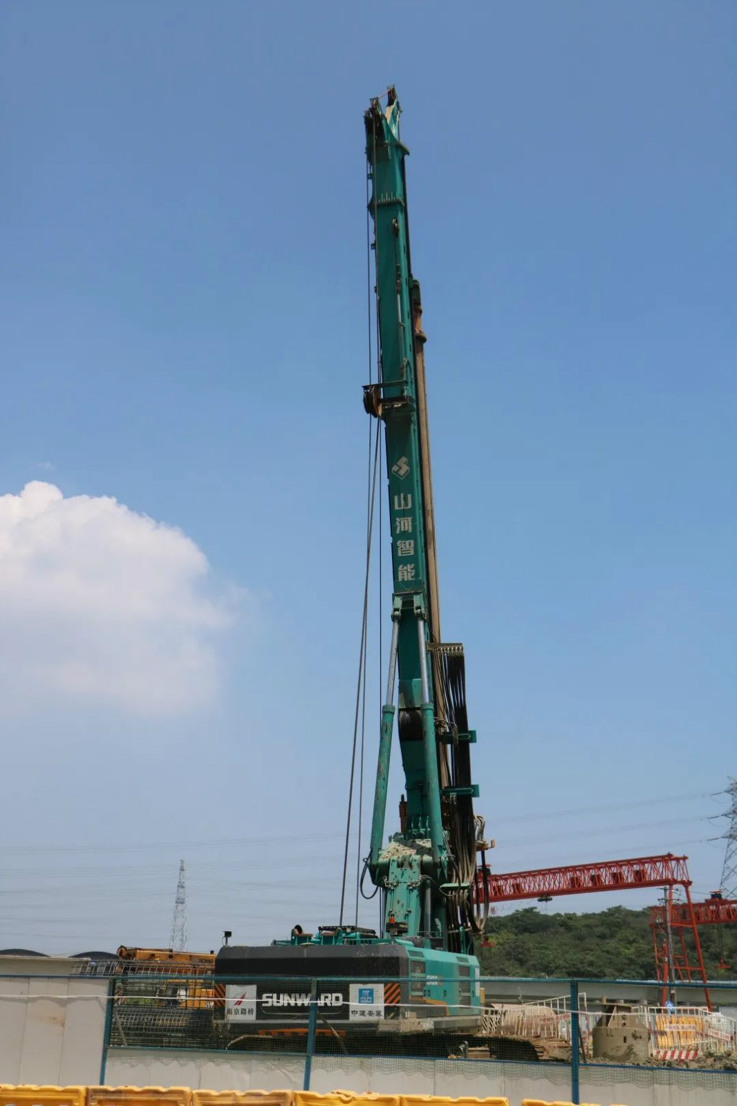 从业20多年的他，为何对米兰网址智能旋挖钻机情有独钟