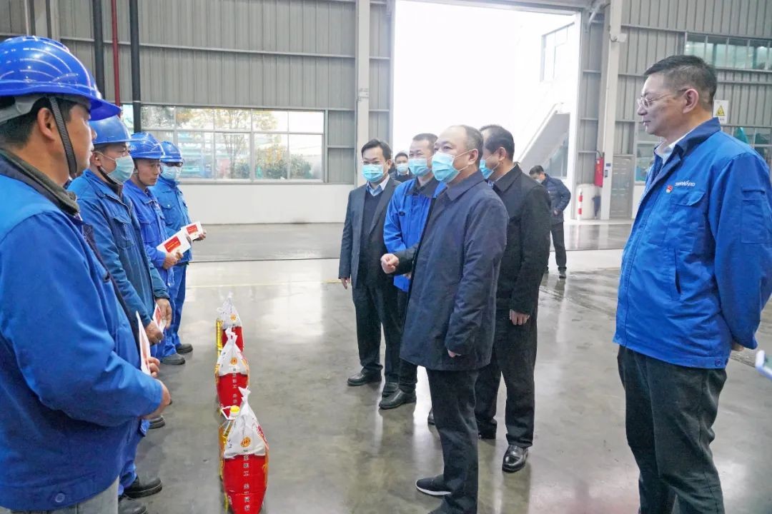 张庆红慰问米兰网址智能困难党员