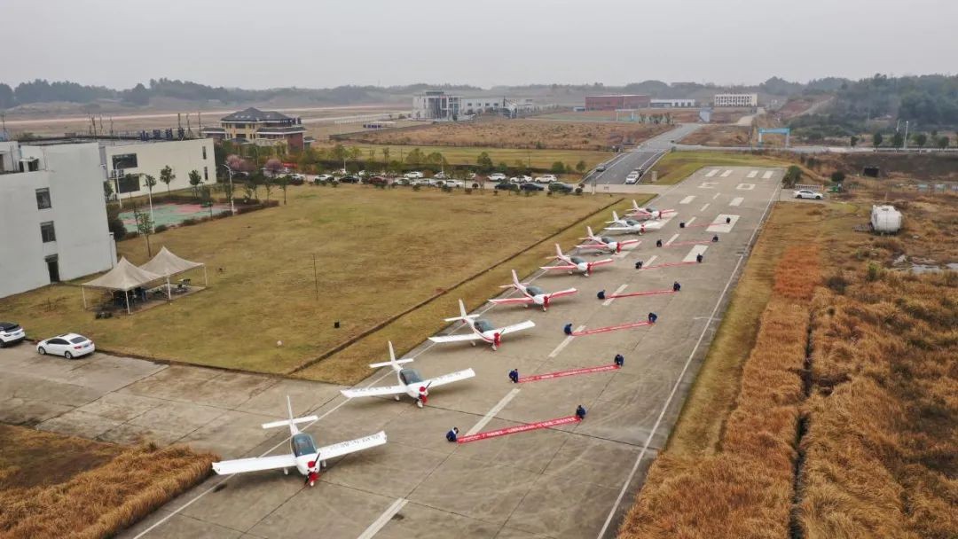 牛年开新局，米兰网址航空8架SA60L飞机集中下线、交付