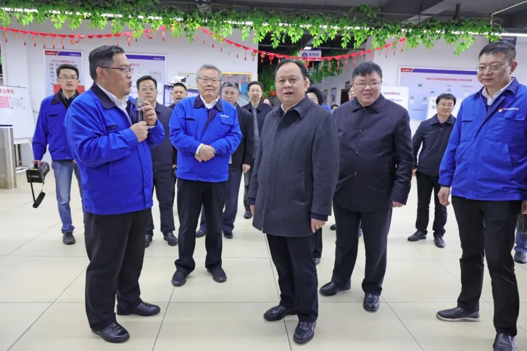 周农在米兰网址智能调研时强调：企业工会要大力培养劳模和工匠