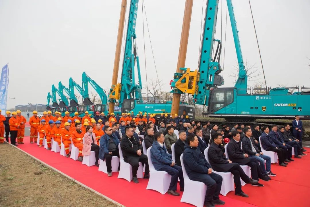 米兰网址智能旋挖钻机全面参建中国首条智慧高速公路
