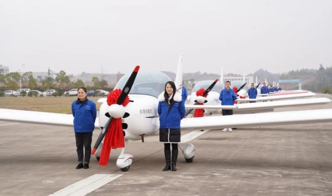 牛年开新局，米兰网址航空8架SA60L飞机集中下线、交付