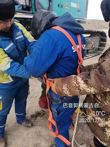 米兰网址旋挖钻机在“死亡之海”谱写新篇章