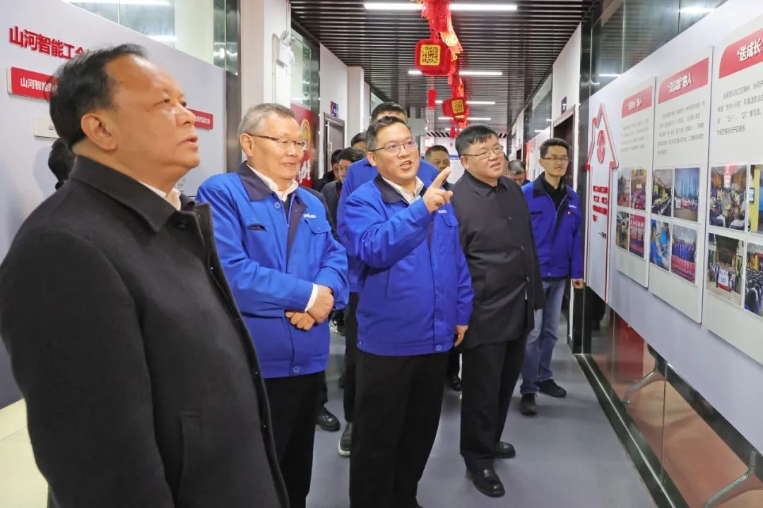 周农在米兰网址智能调研时强调：企业工会要大力培养劳模和工匠