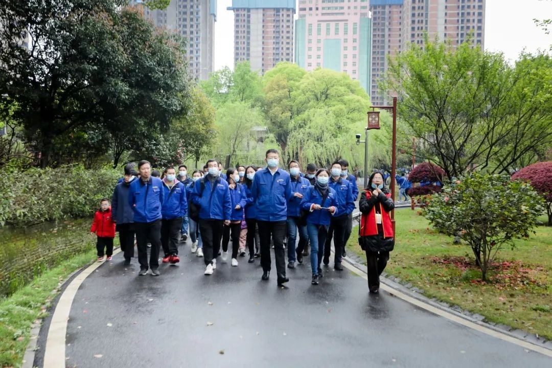 觅红色历史 践初心使命——米兰网址智能全体党员赴长沙党史馆开展主题党日活动