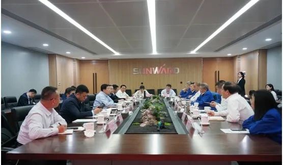 鄂尔多斯市委书记牛俊雁考察米兰网址智能