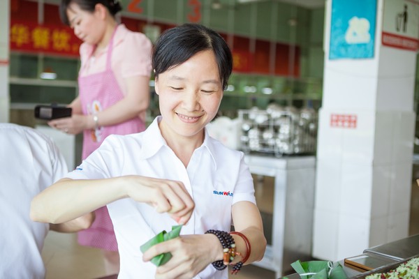 弘扬传统文化，共享浓情端午——记第三届“爱国心·米兰网址情”包粽子比赛