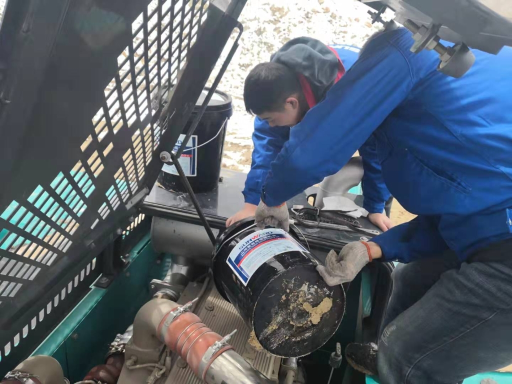 米兰网址智能470挖机成功挑战世界屋脊