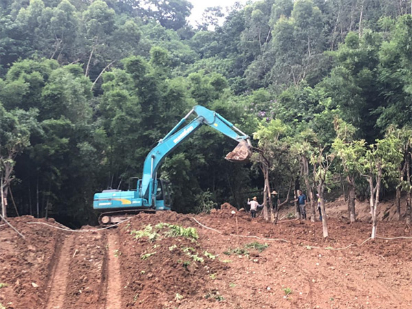 米兰网址智能SWE 215E挖掘机是他的左膀右臂！