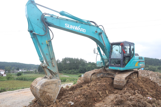 六年六台挖机 邓老板是个“米兰网址迷”