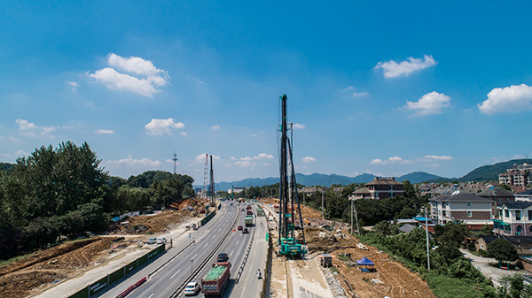 米兰网址智能挖掘机，一台顶几台！