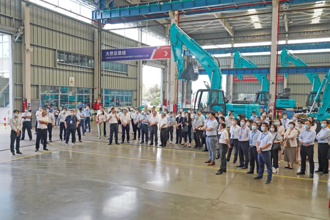 全国战略性新兴产业集群建设考察团调研米兰网址智能