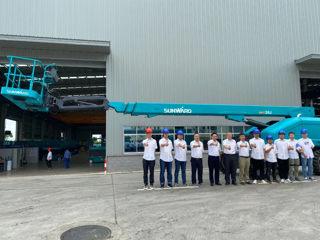 米兰网址智能首款直臂式高空作业平台顺利通过评审