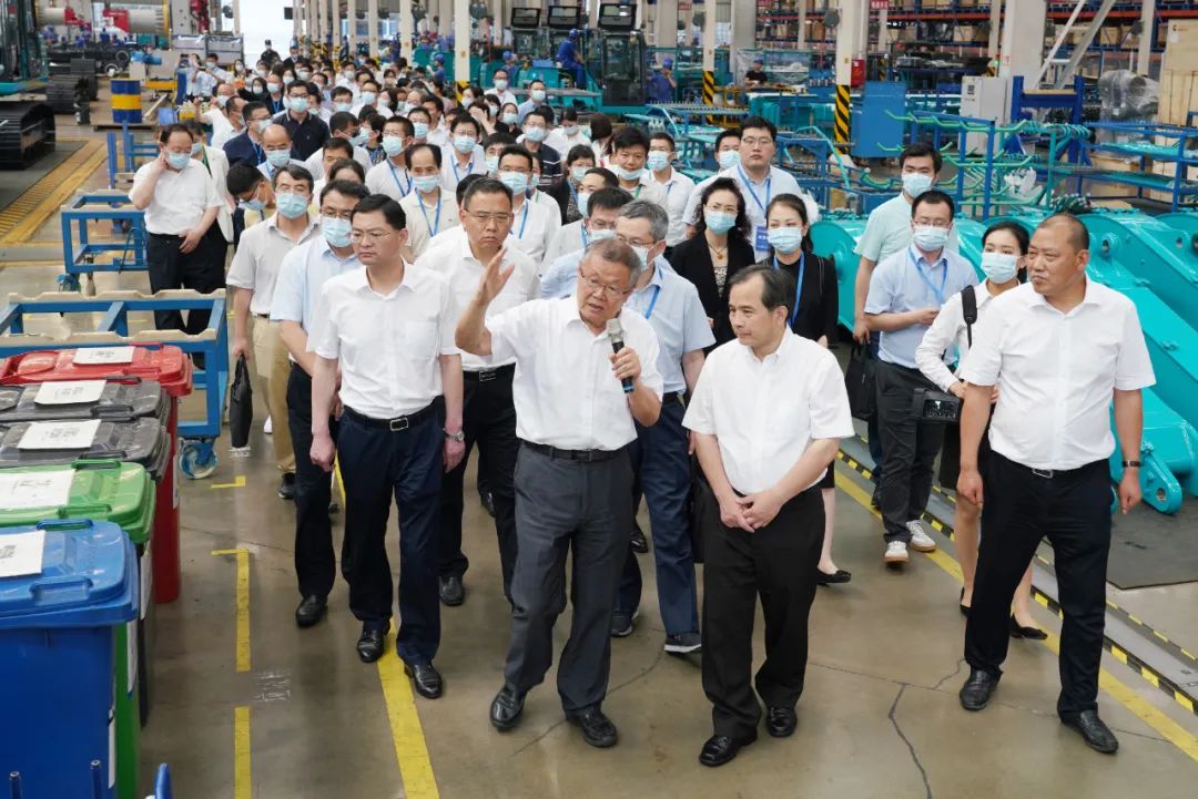 全国战略性新兴产业集群建设考察团调研米兰网址智能