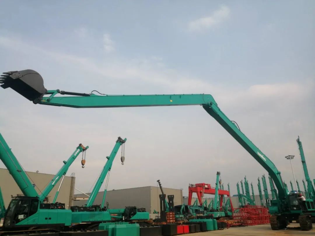 挖深全球第一！米兰网址智能加长臂液压挖掘机SWE950ELR出口南美