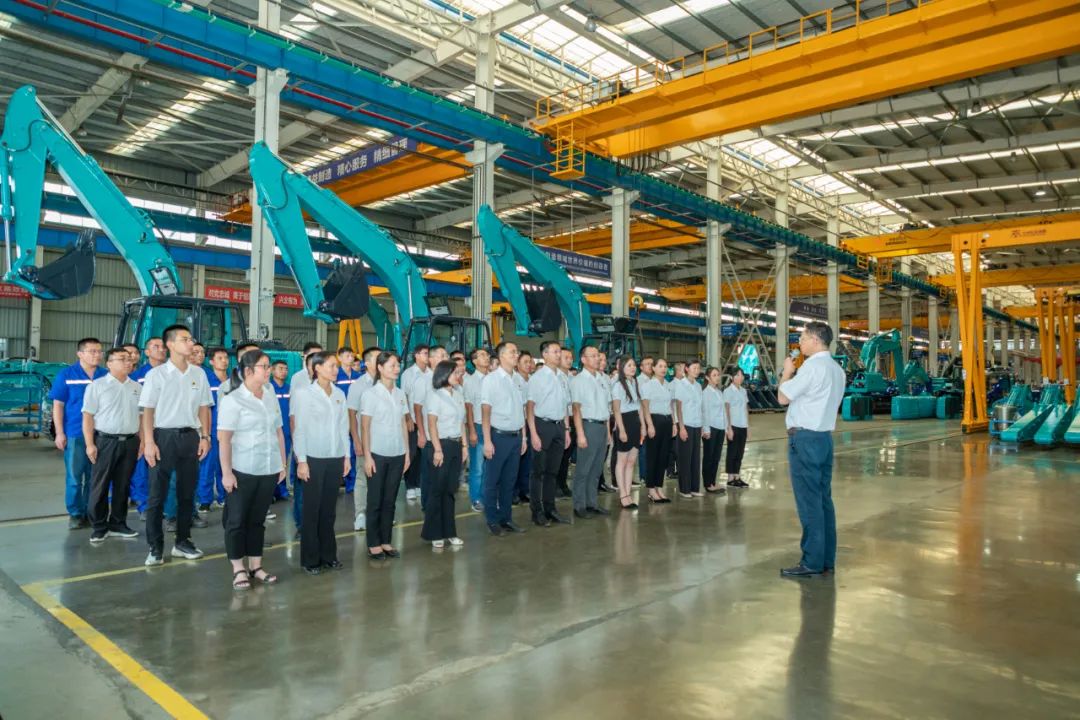 接续奋斗再出发——米兰网址智能党委举行新党员入党宣誓和老党员重温入党誓词活动