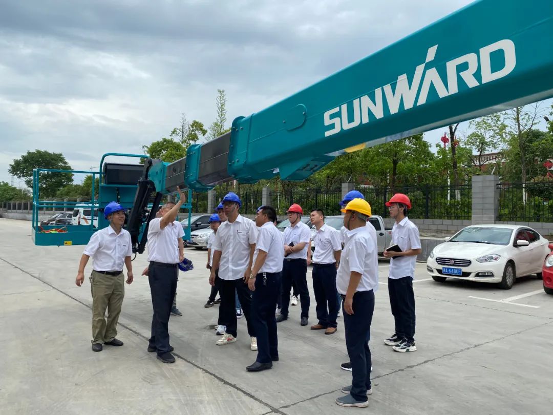 米兰网址智能首款直臂式高空作业平台顺利通过评审