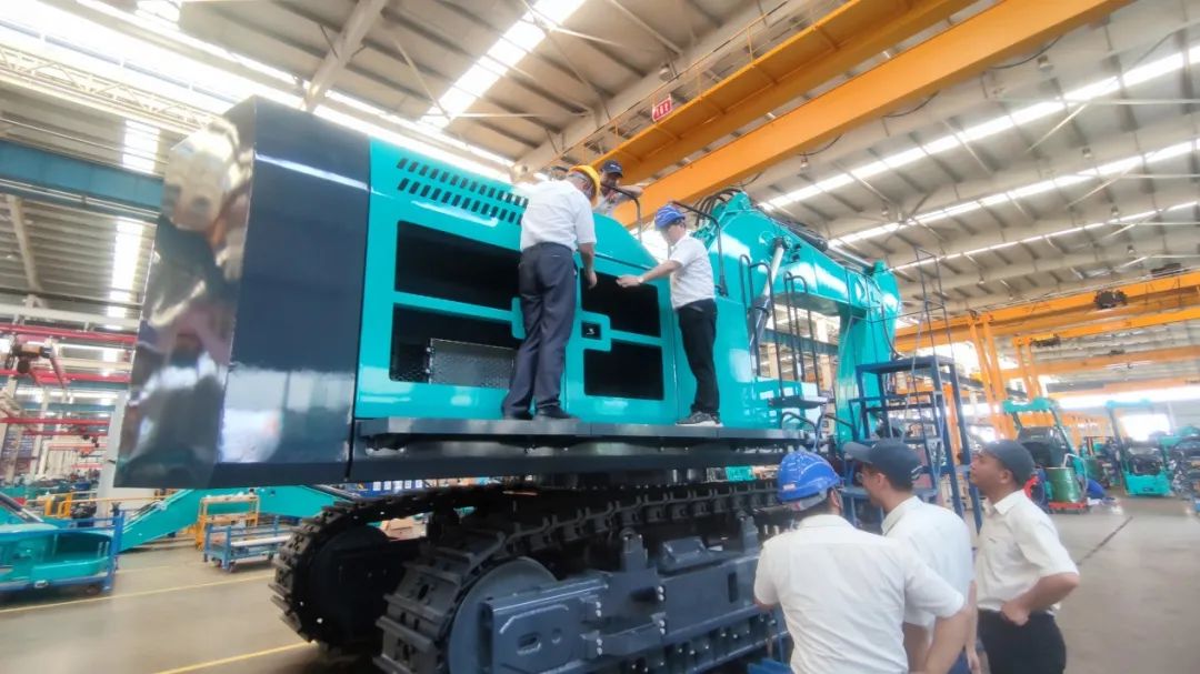 够炫！够酷！米兰网址智能超大型挖掘机SWE750F下线